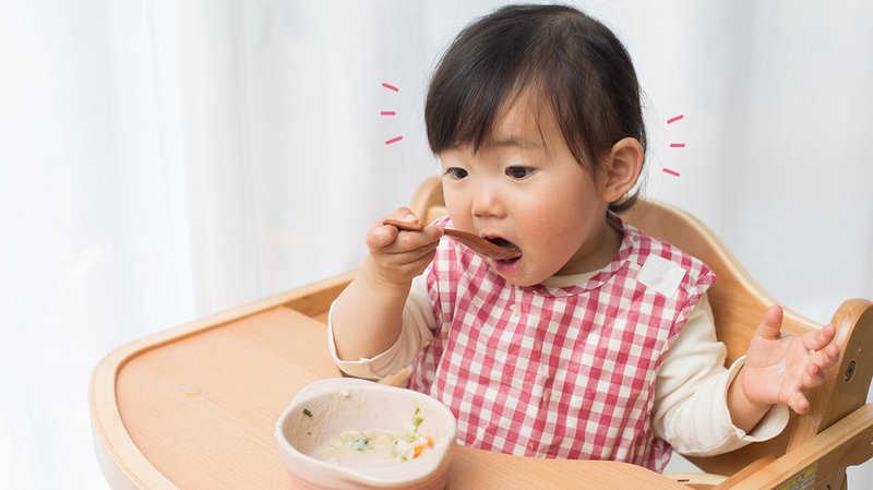 Cara Mengajari Anak Anda Makan Sendiri